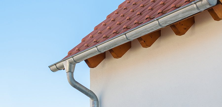 Gouttière zinc ou gouttière PVC
