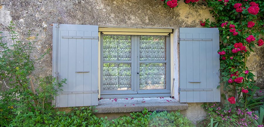 Appui de fenêtre béton : guide de choix, dimensions et pose