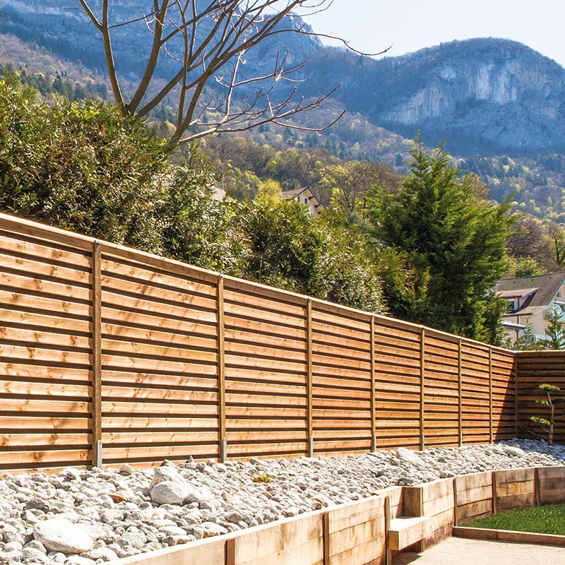 Panneau anti-bruit dans le jardin