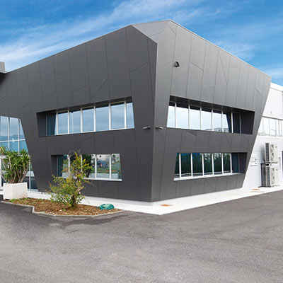 Panneaux stratifiés compacts HPL Gamme RESOPLAN SCB 