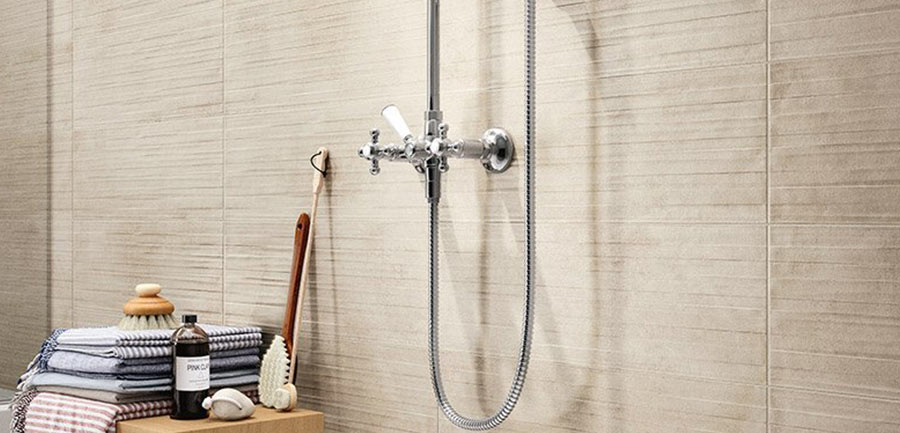 Faïence pour douche : guide de choix, pose et étanchéité