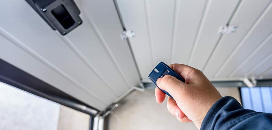Comment entretenir une porte de garage ?