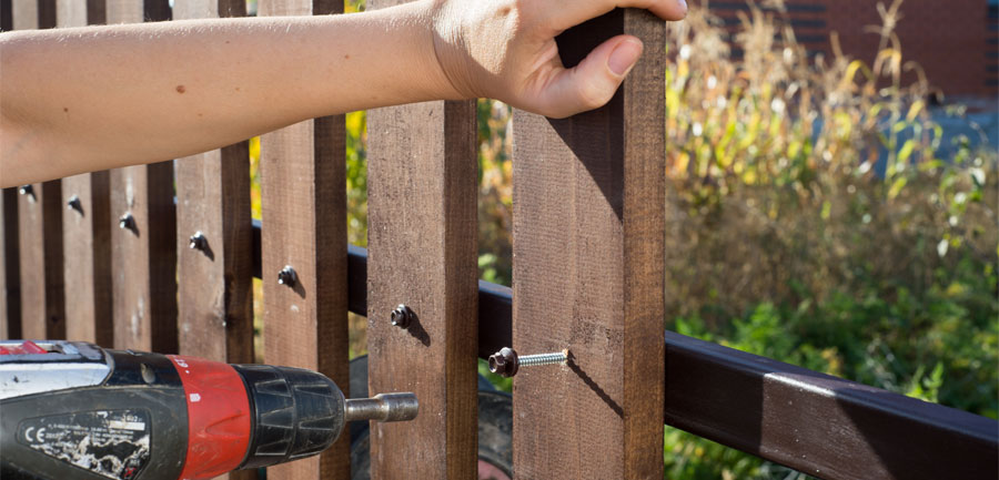Lames de bois pour clôture : guide, choix et pose