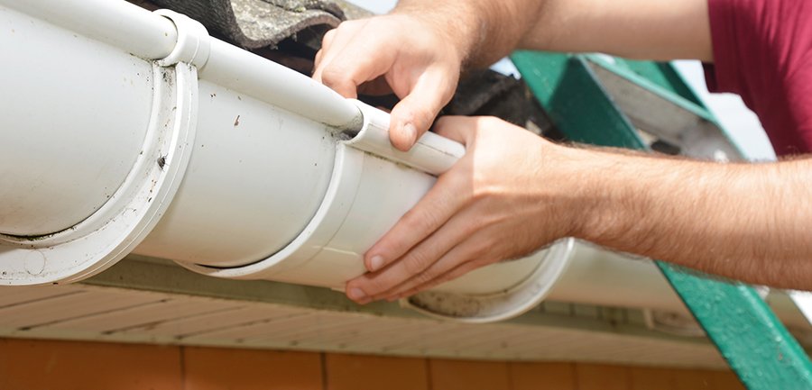 Gouttière zinc ou gouttière PVC