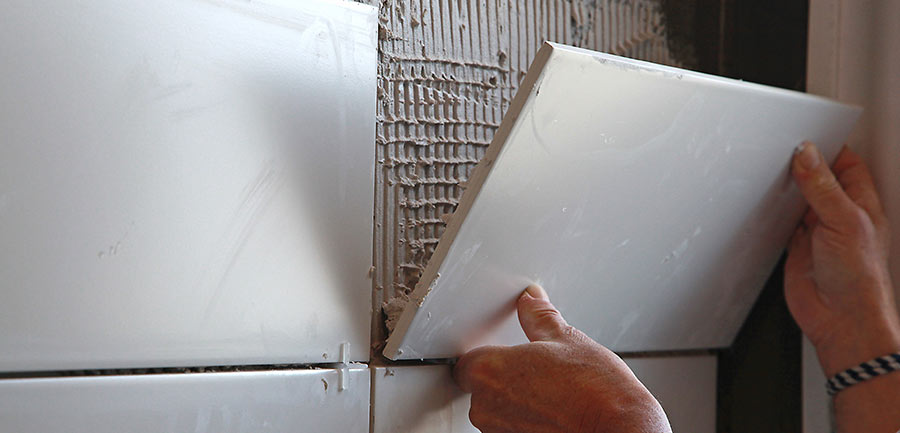 Faïence pour douche : guide de choix, pose et étanchéité